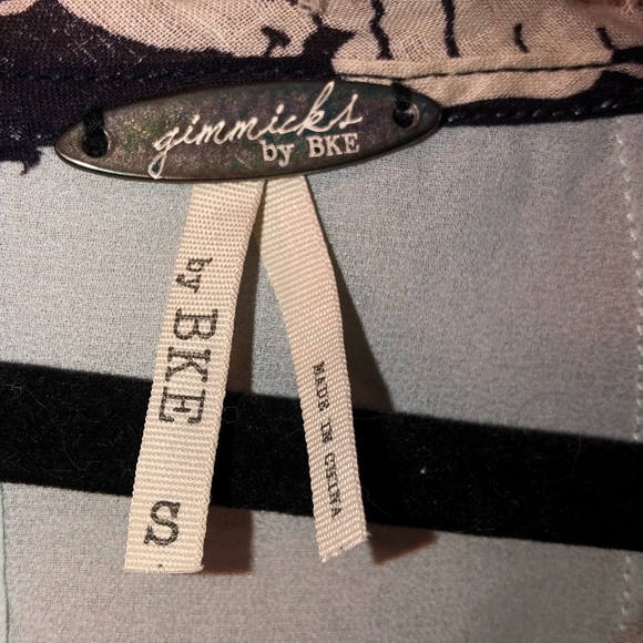 BKE sheer lace fringe blouse NWT - Picture 4 of 6